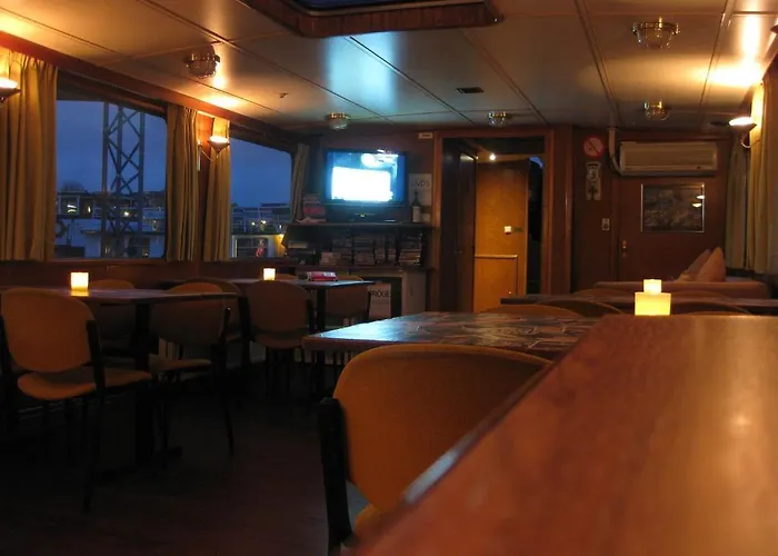 Botel Passengership Avanti 2*