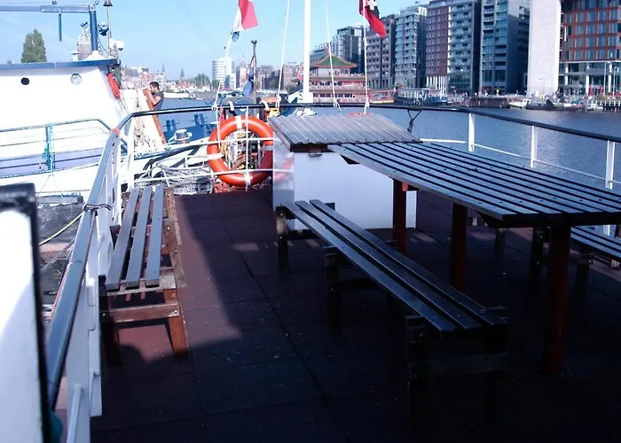 Botel Passengership Avanti 2*