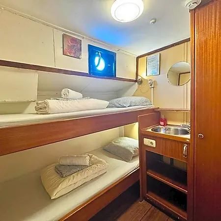 Passengership Avanti Botel 2*